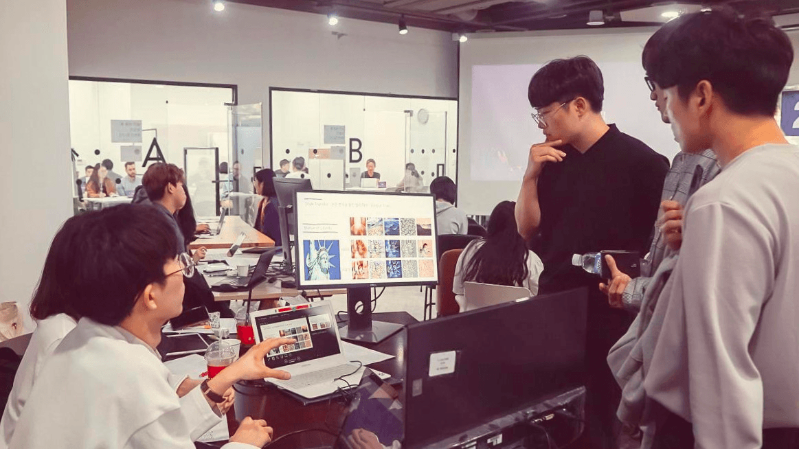 Elice students evaluating image processing algorithm usability, collaborating on data utilization and analysis